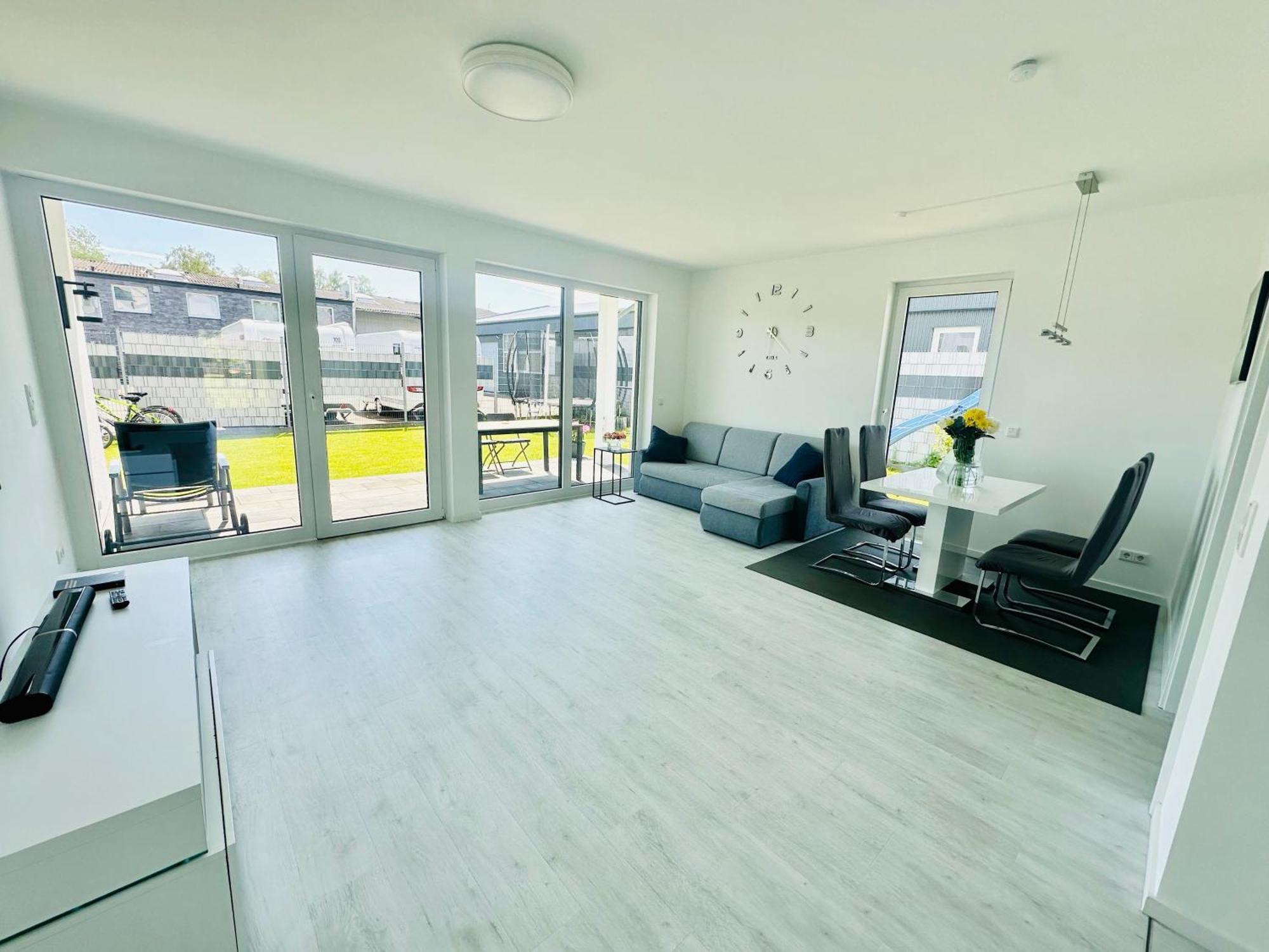 Neue Doppelhaushaelfte Mit Terrasse, Balkon Und Garten Remscheid Exterior photo